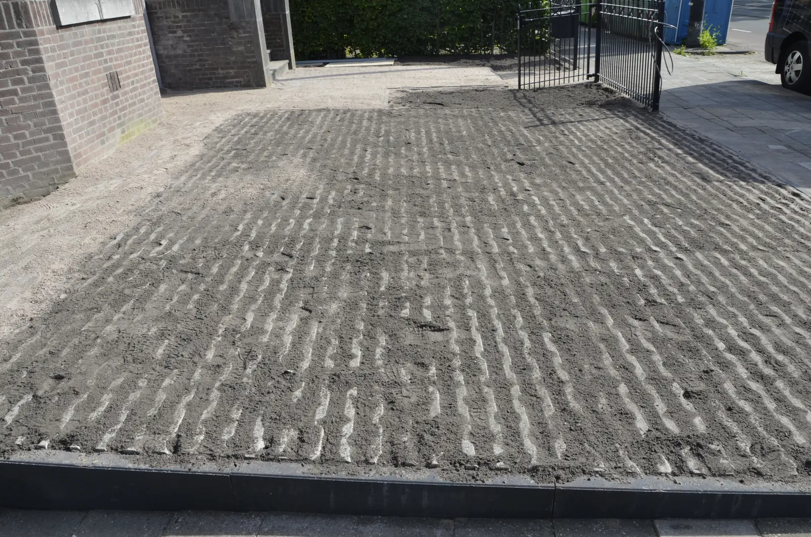 Egaal afgereden zandbed, klaar om te bestraten — Rotterdam-Hillegersberg