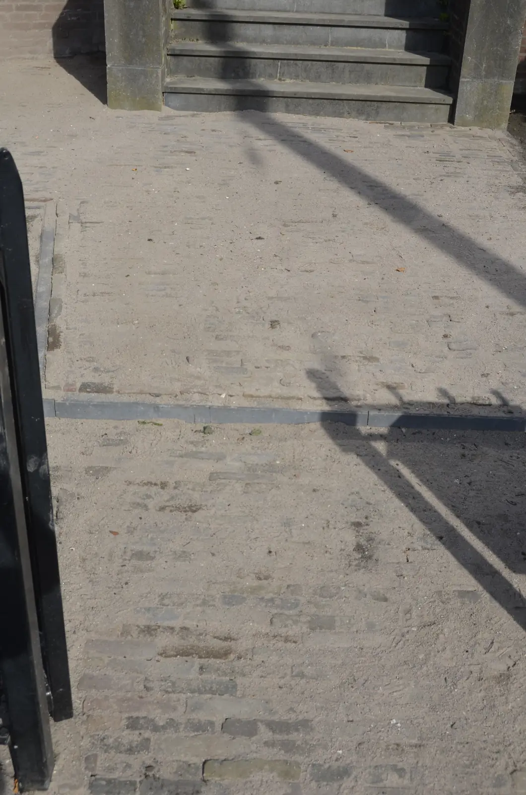 Detail van de aansluiting op het bestaande trottoir — Rotterdam-Hillegersberg
